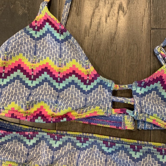 Chevron Roxy bathing suit - Picture 2 of 5
